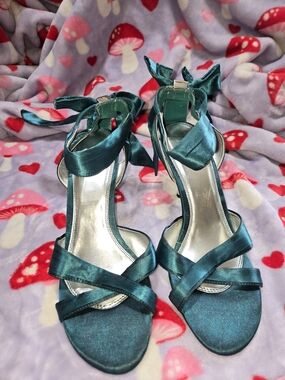 Vintage Womens Heels Emerald Green W Bow Size 9 1/2 Brand New No Box